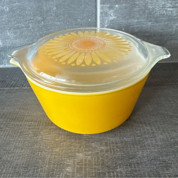 Vintage Pyrex #473 Sunflower Daisy Orange Yellow Casserole Dish